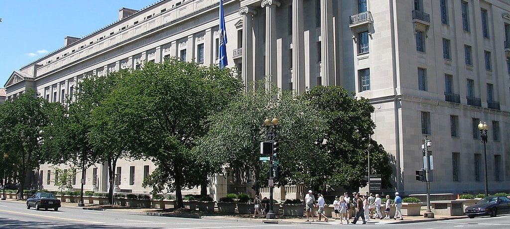 1024px-U.S._Department_of_Justice_headquarters_August_12_2006-e1561486306609