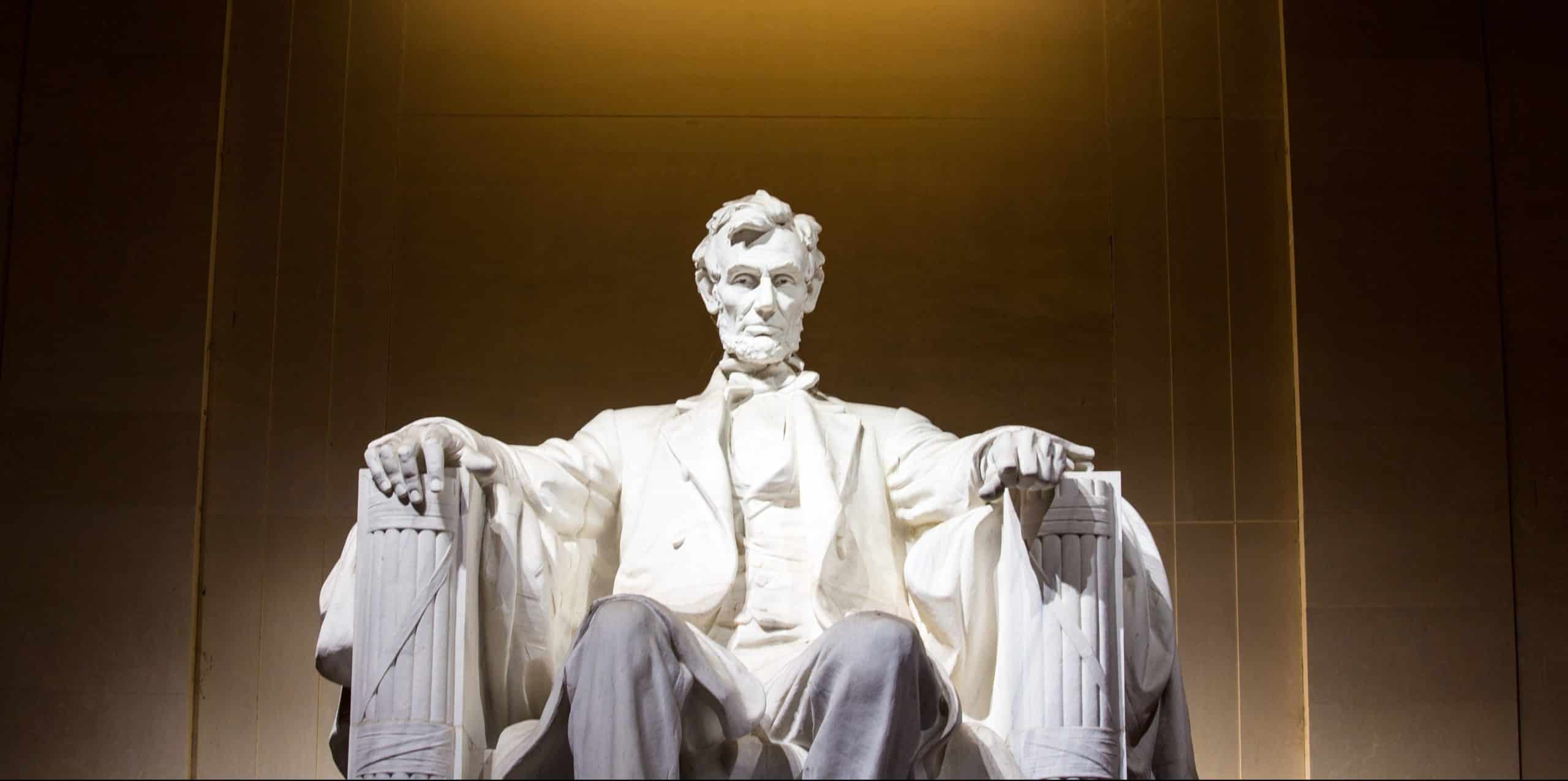abraham-lincoln-Law-Statue-e1561045545958