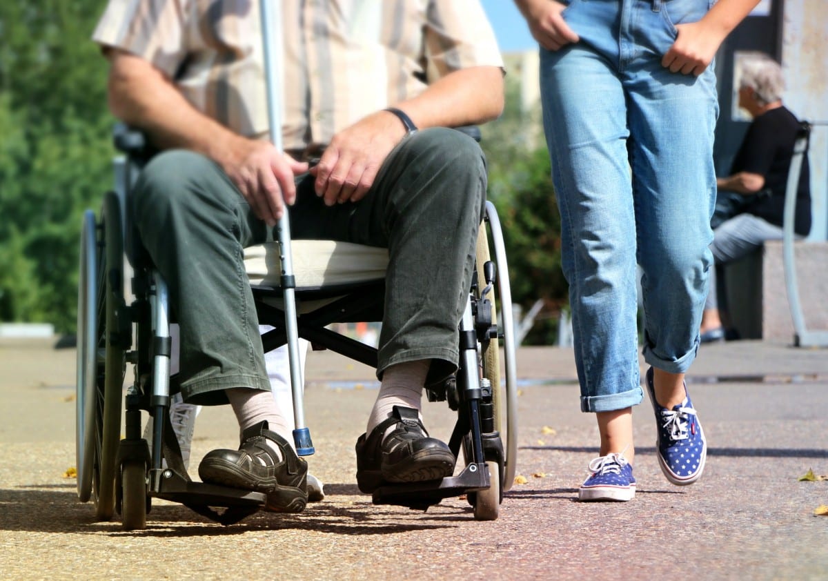 wheelchair_disabled_pram_legs_help_crutch_gym_shoes_old-521906.jpgd_